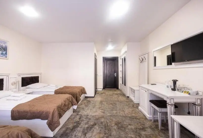 Superior Kolmen Hengen Huone, Elena Spa Resort