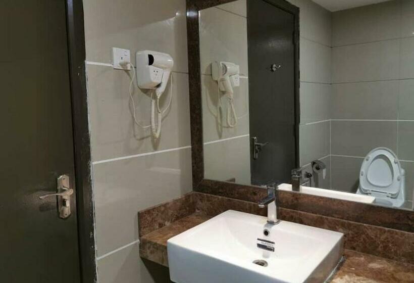 Номер Deluxe Кровать Кинг, Melang Inn