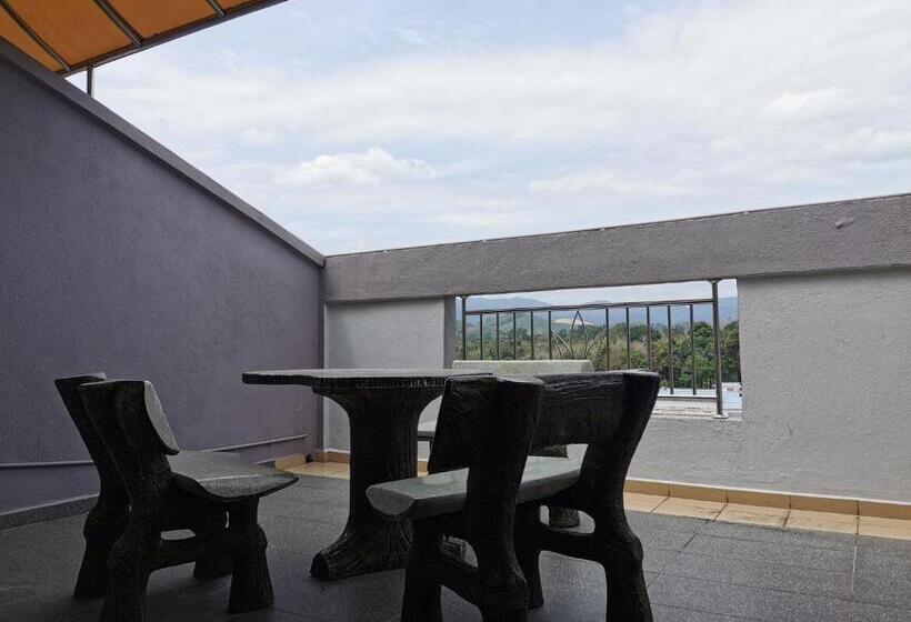 Номер Deluxe с Балконом, Melang Inn