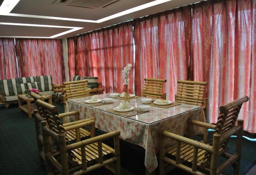 Люкс с Балконом, Melang Inn