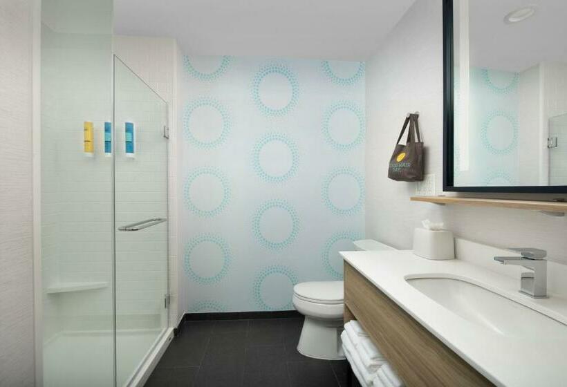 اتاق استاندارد با تخت بزرگ, Tru By Hilton Charlotte Airport Lake Pointe