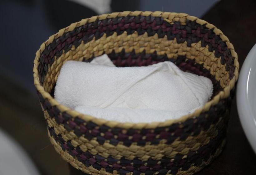 اتاق لوکس, Malkia Trees Lodge