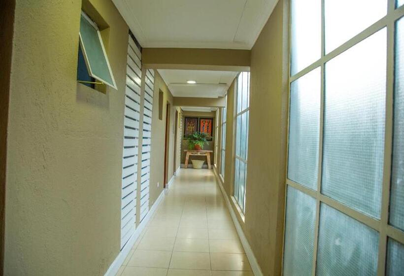 اتاق لوکس سه تخته, Malkia Trees Lodge