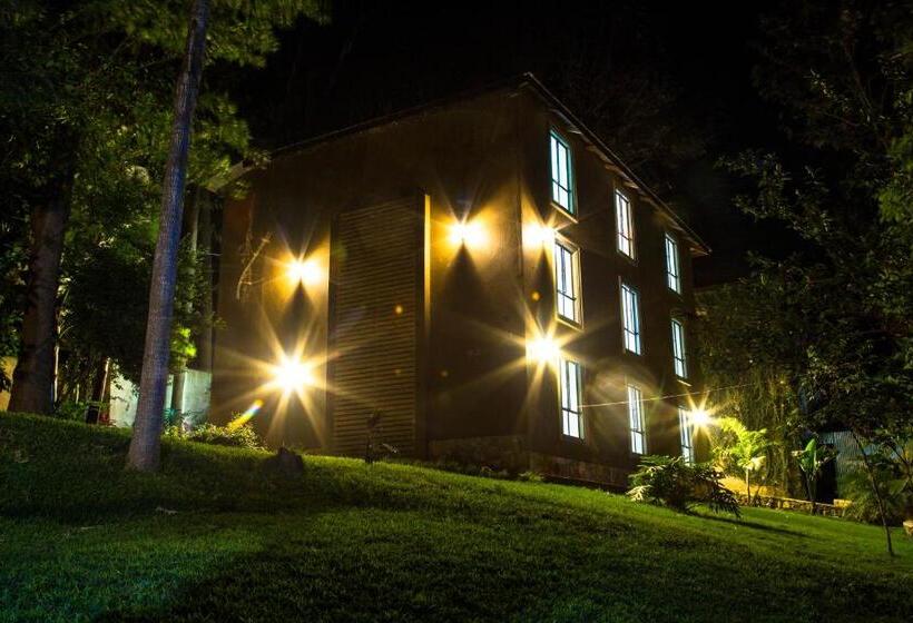 اتاق لوکس سه تخته, Malkia Trees Lodge