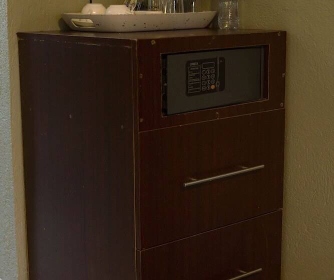 اتاق لوکس سه تخته, Malkia Trees Lodge