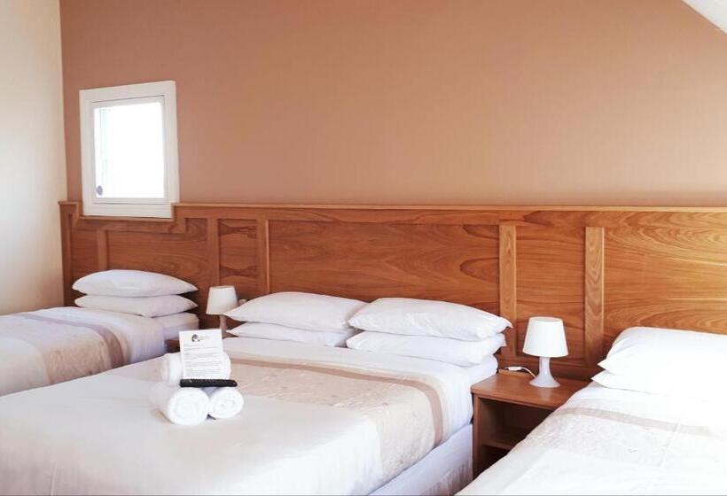 Семейный Номер, Bank House Guesthouse