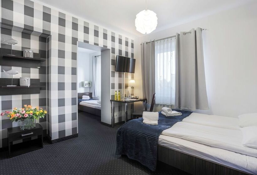 标准三人间, Willa Bryza