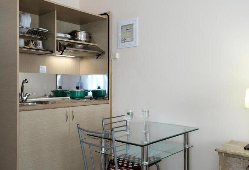 标准工作室, Apartments Avra