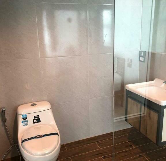 基本间, Richmond Nan