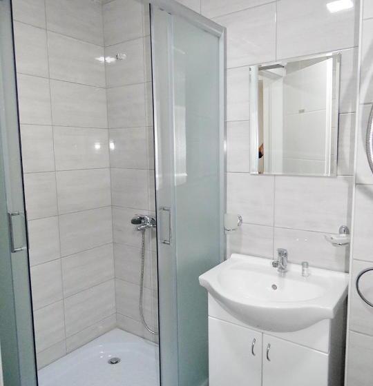 اتاق استاندارد سه نفره, Akvarius