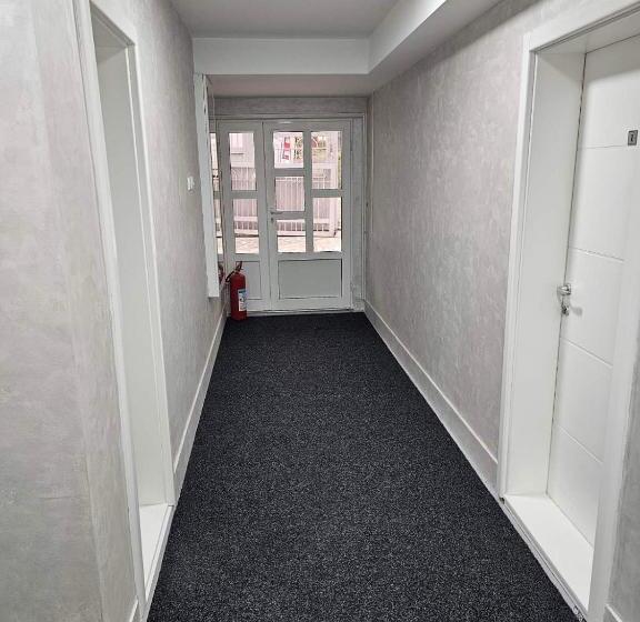 اتاق استاندارد سه نفره, Akvarius