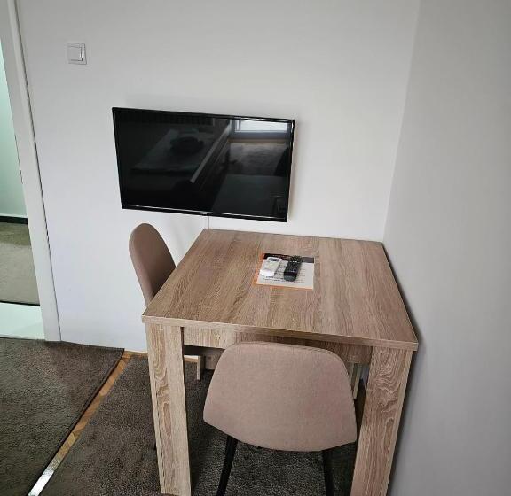 اتاق استاندارد سه نفره, Akvarius