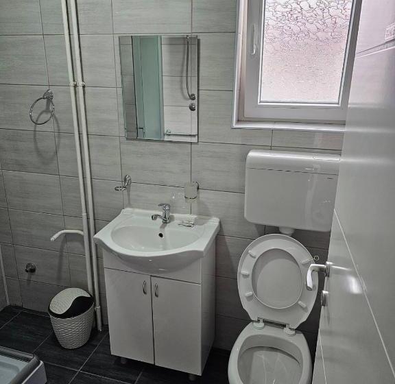 اتاق استاندارد سه نفره, Akvarius