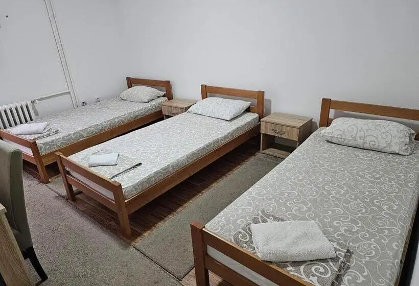 اتاق استاندارد سه نفره, Akvarius