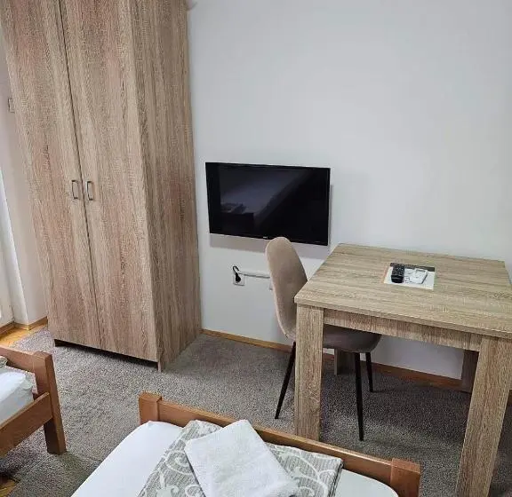 اتاق استاندارد سه نفره, Akvarius