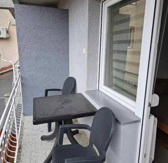 اتاق خانوادگی, Akvarius