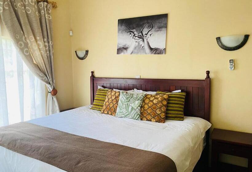 اتاق لوکس با چشم‌انداز استخر, Beulah Court Vineyard