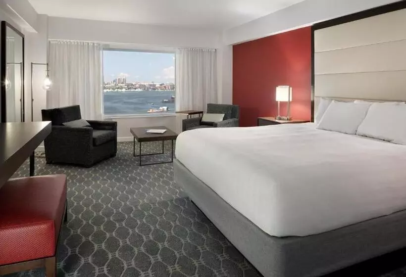 سوییت جونیور, Hyatt Regency Boston Harbor