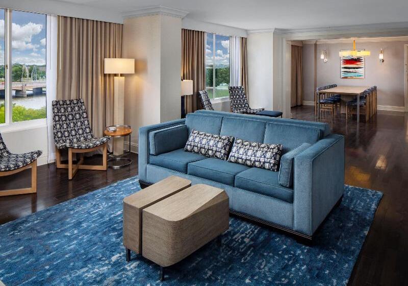 Люкс, Hyatt Regency Wichita