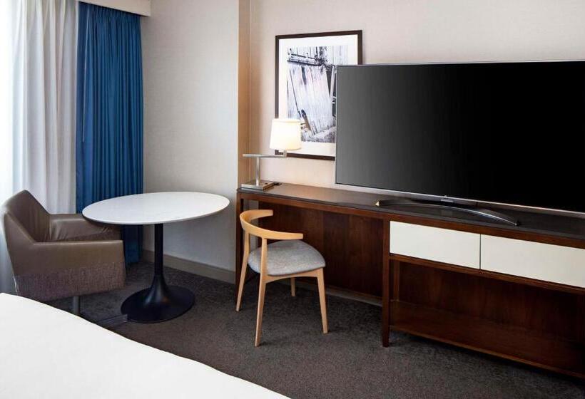 اتاق استاندارد با تخت بزرگ برای معلولان, Hyatt Regency Wichita