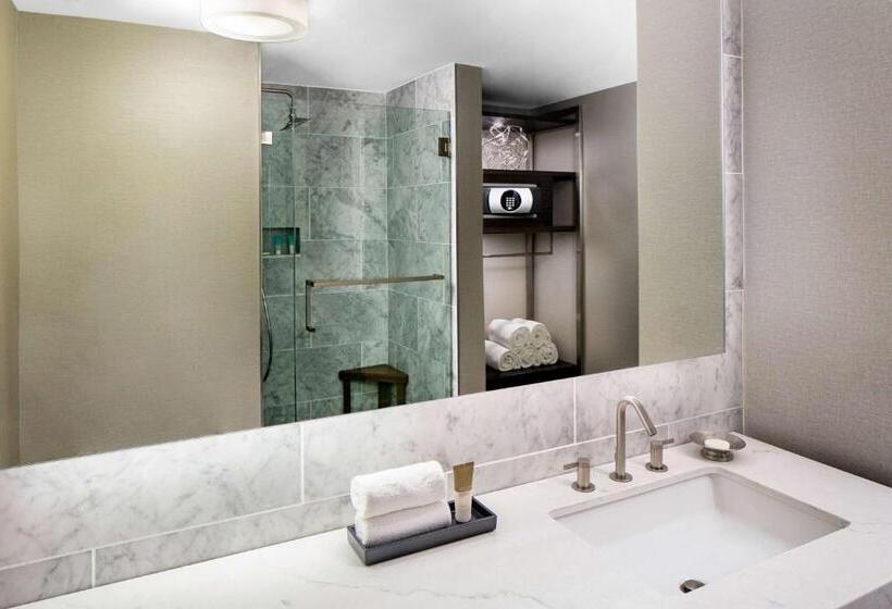 스위트, Hyatt Regency Wichita