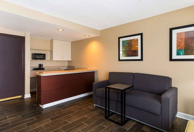 套房, Quality Suites Milwaukee Airport