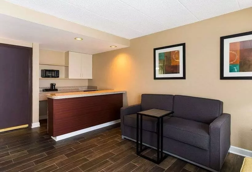 سوییت, Quality Suites Milwaukee Airport