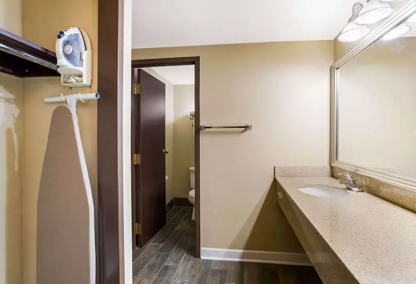 سوییت, Quality Suites Milwaukee Airport