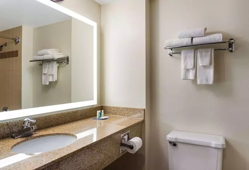 سوئیت برای معلولان, Quality Suites Milwaukee Airport