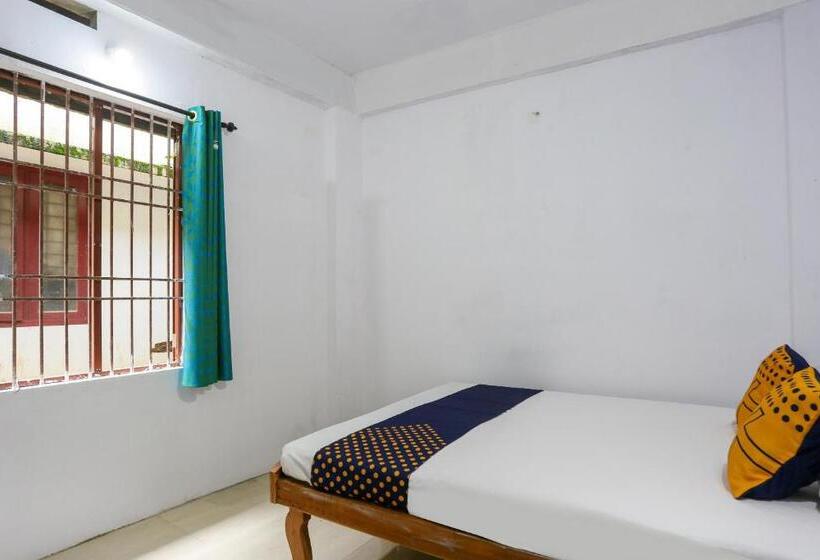 三人经典房间, Spot On Thozhupaadan Residency