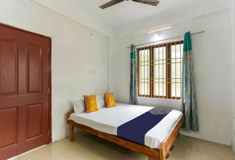 三人经典房间, Spot On Thozhupaadan Residency