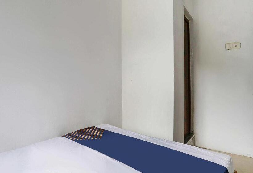 三人经典房间, Spot On Thozhupaadan Residency