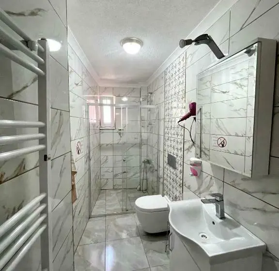 اتاق استاندارد سه نفره, Teki̇nler Otel