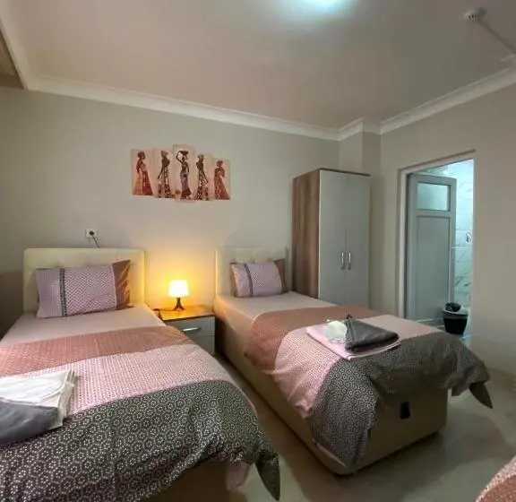 اتاق استاندارد سه نفره, Teki̇nler Otel