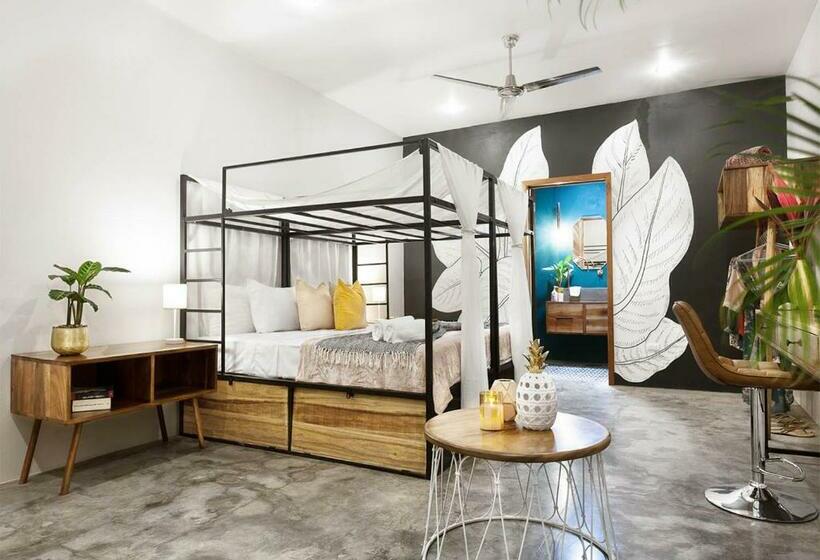 חדר דלוקס עם מיטת קינג, The Space Jungle Oasis