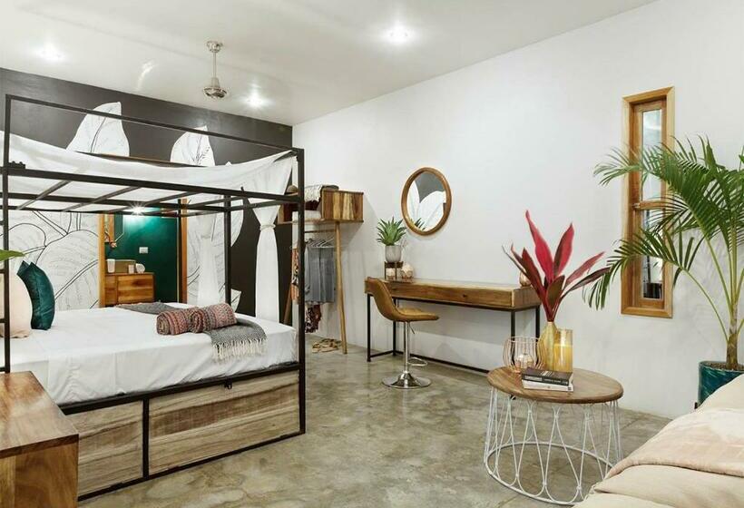 חדר דלוקס עם מיטת קינג, The Space Jungle Oasis