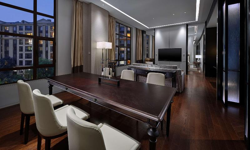 Deluxe Suite King Bed, Hilton Beijing Daxing