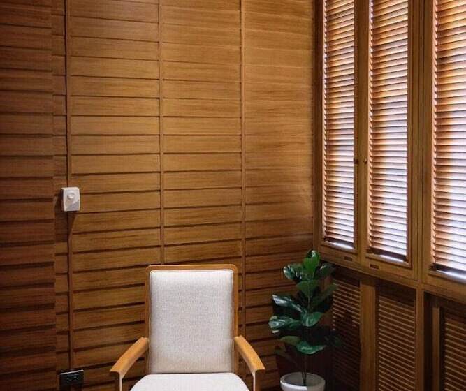 标准三人间, Loyy