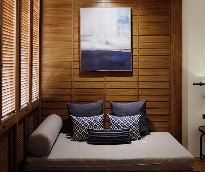 标准三人间, Loyy