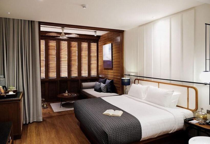 标准三人间, Loyy