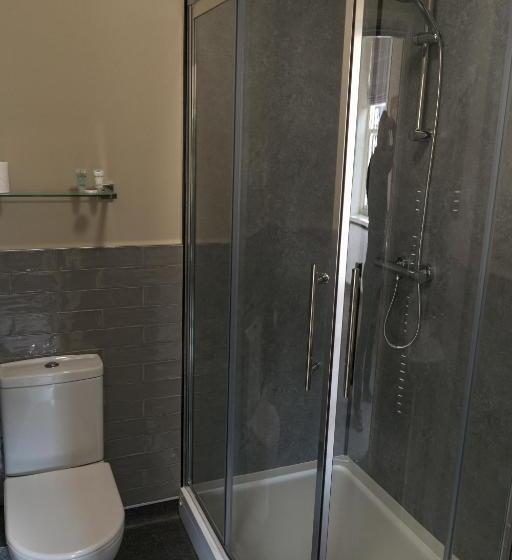 Номер Deluxe, Tredegar Arms