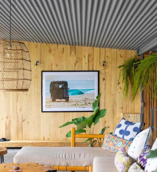 סוויטת סופריור, Somos