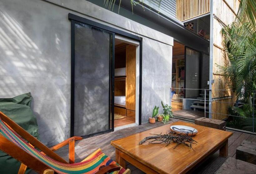 סוויטת ג'וניור עם מרפסת, Somos