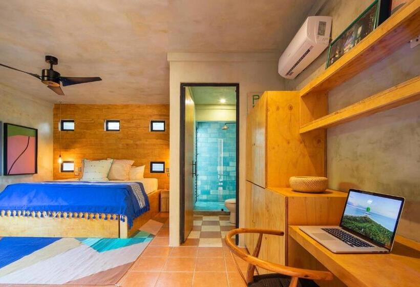 סוויטת ג'וניור עם מרפסת, Somos