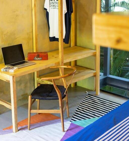 חדר קומפורט לשלושה, Somos