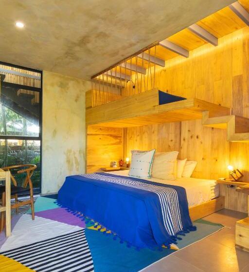 컴포트 트리플 룸, Somos