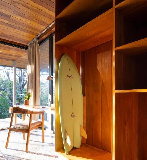 בקתה דלוקס, Somos