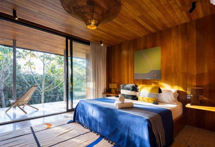 בקתה דלוקס, Somos