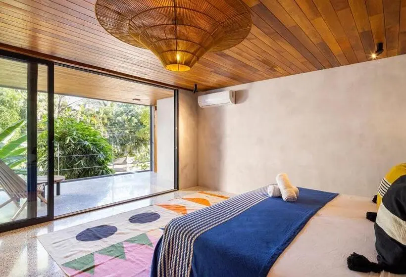 Deluxe Suite King Bed, Somos