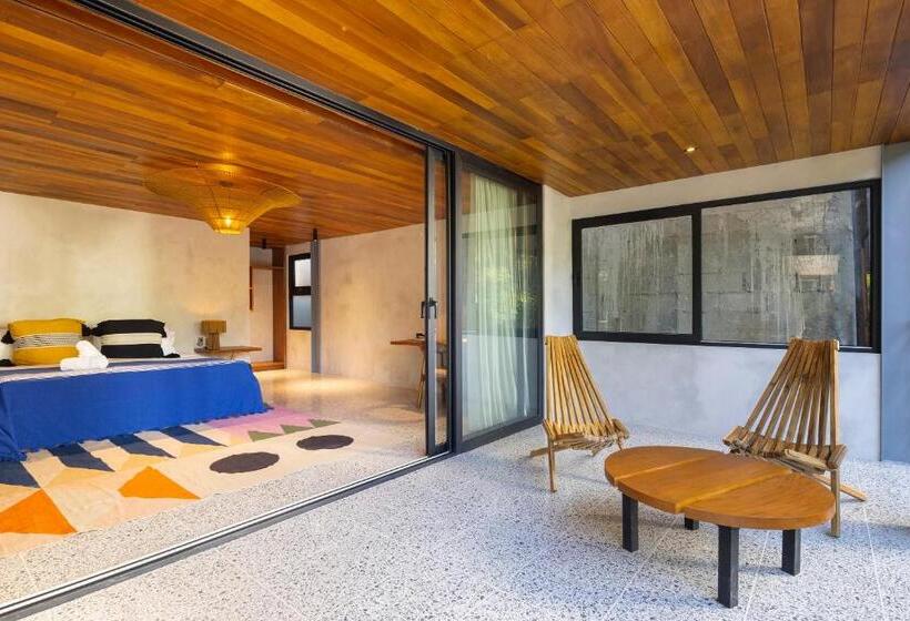 디럭스 스위트 킹 침대, Somos